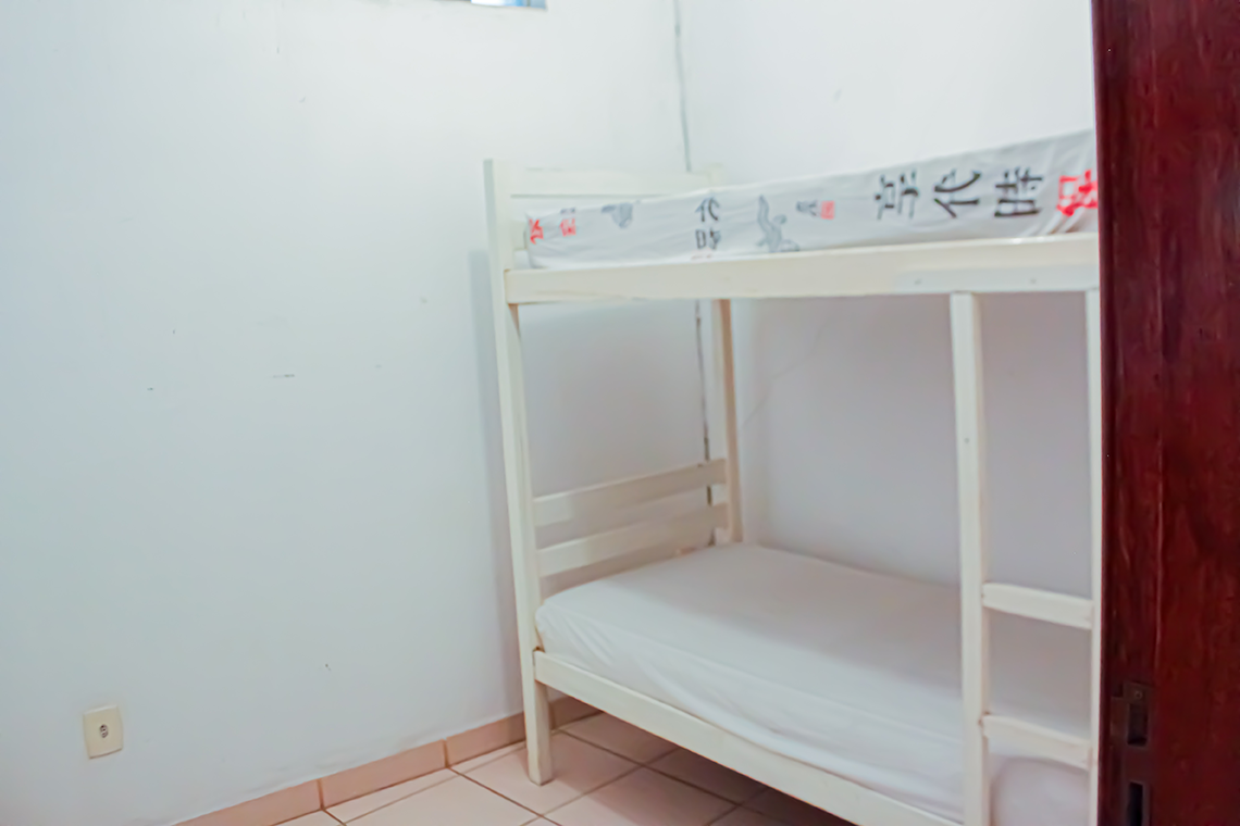 um beliche com dois cholchoes