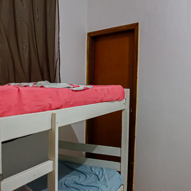 uma imagem de beliche