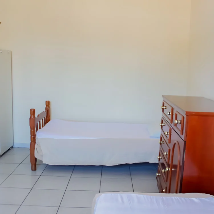 imagem de duas camas de solteiro